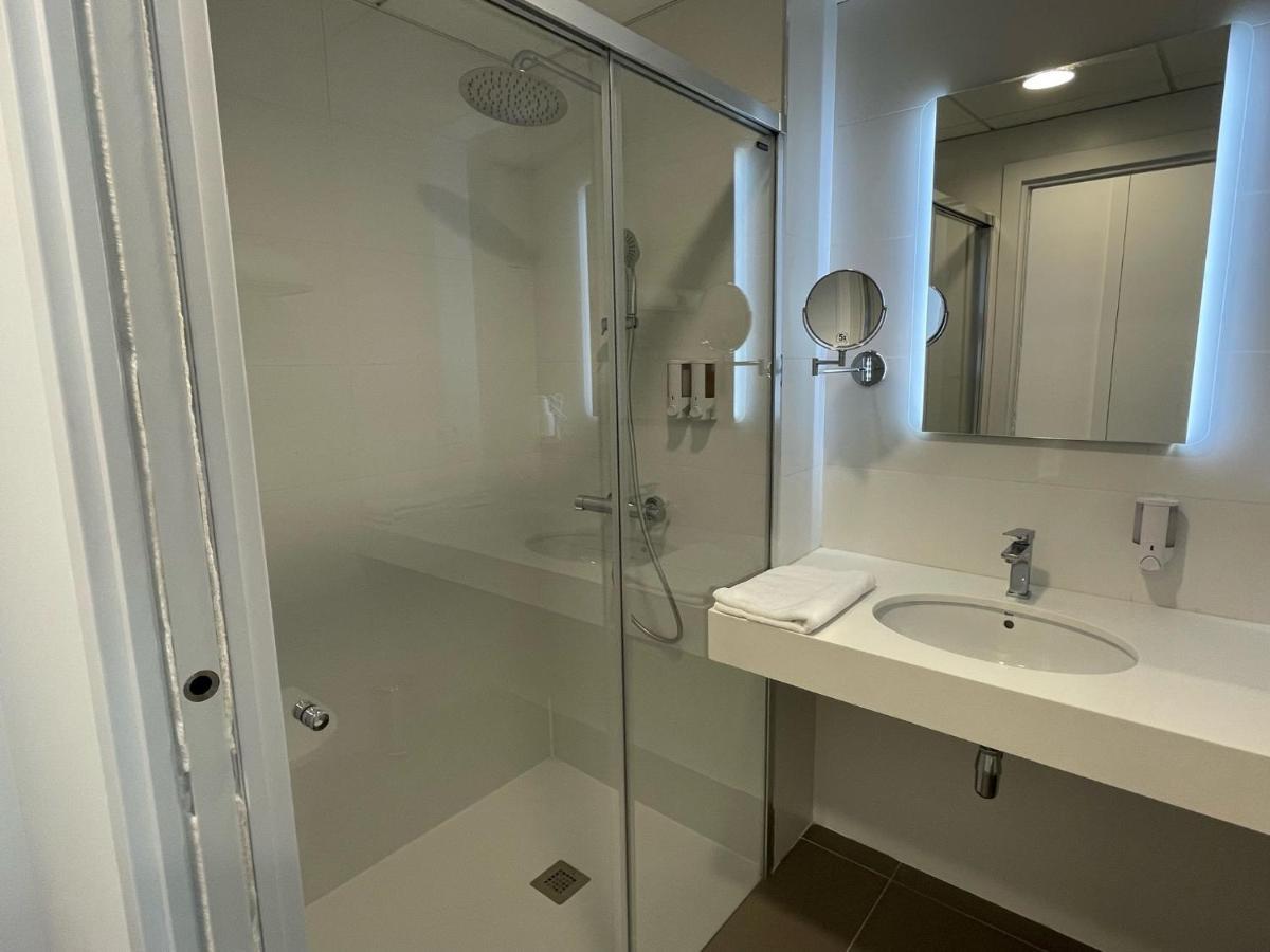 Hotel C31 Castelldefels Bagian luar foto