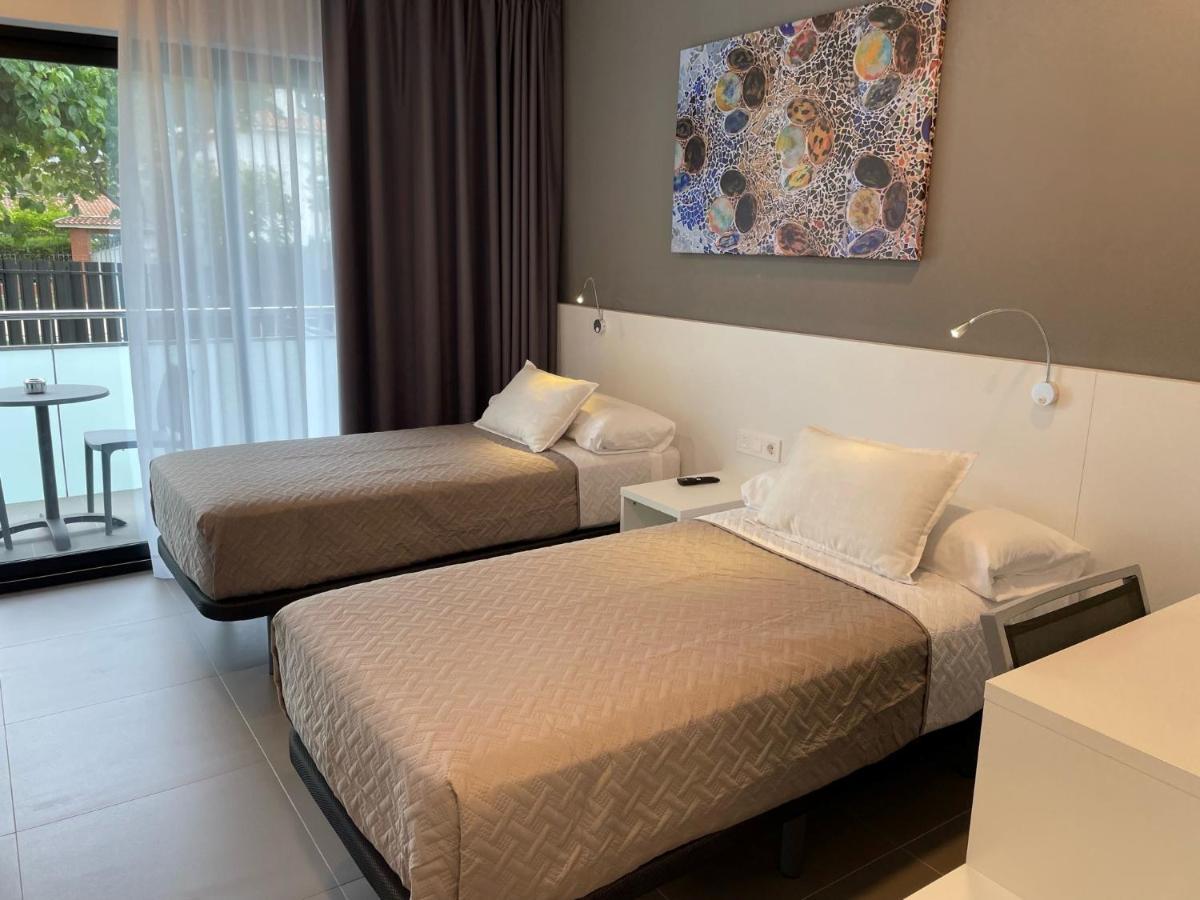 Hotel C31 Castelldefels Bagian luar foto
