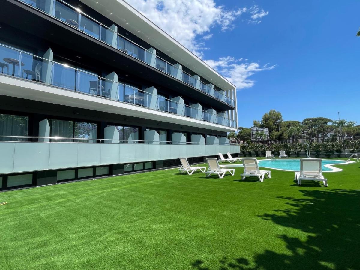 Hotel C31 Castelldefels Bagian luar foto