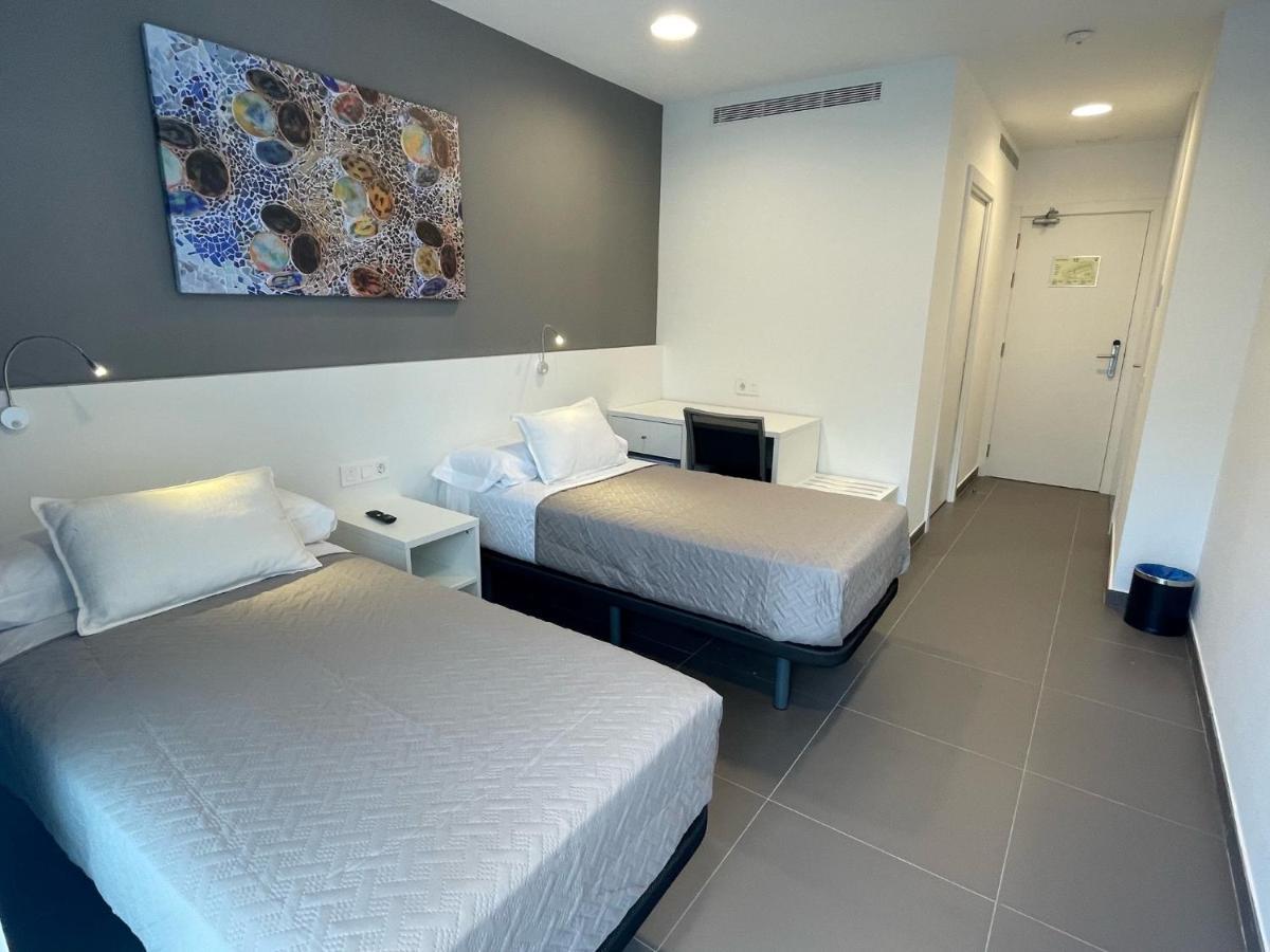 Hotel C31 Castelldefels Bagian luar foto