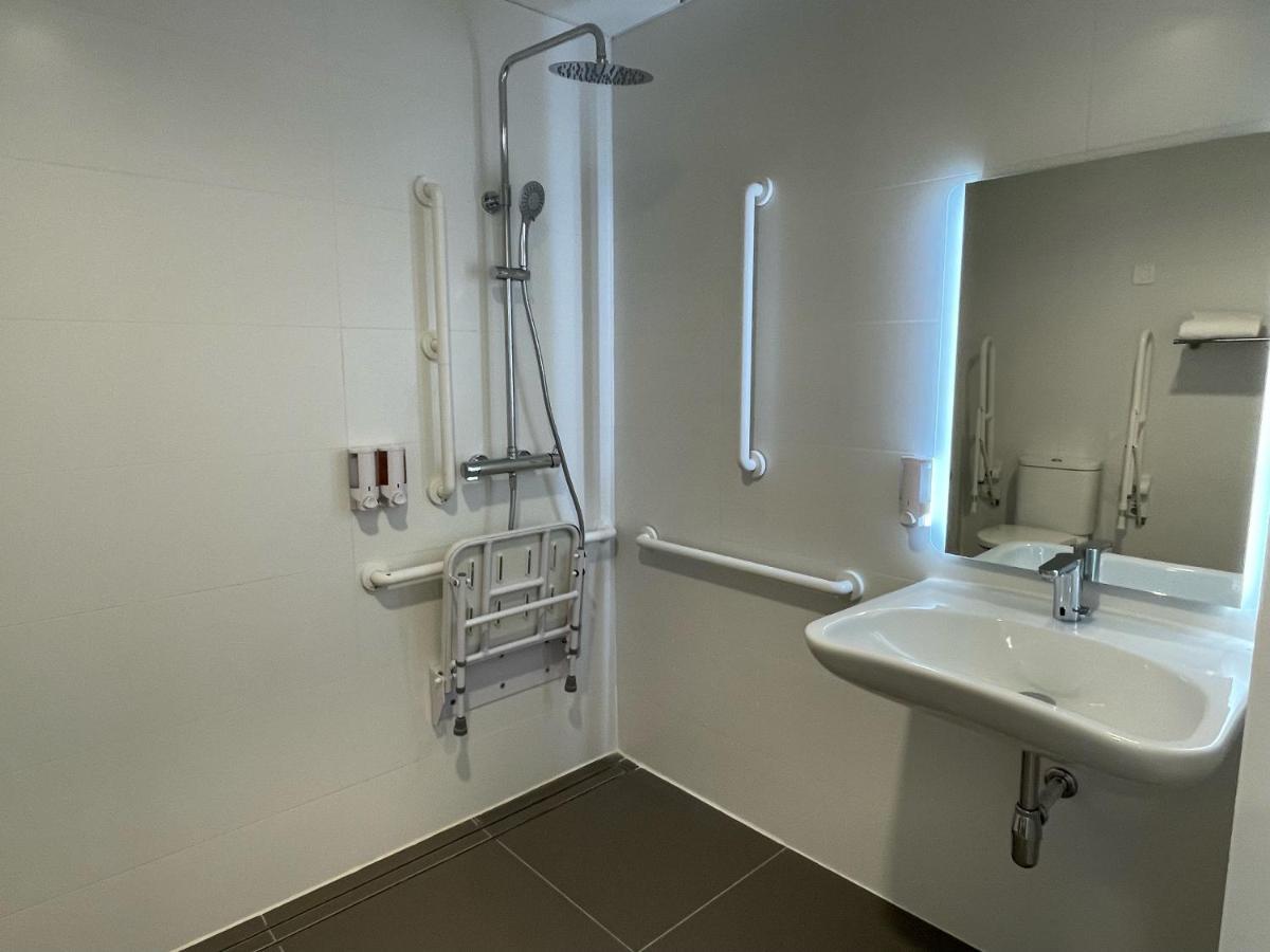 Hotel C31 Castelldefels Bagian luar foto