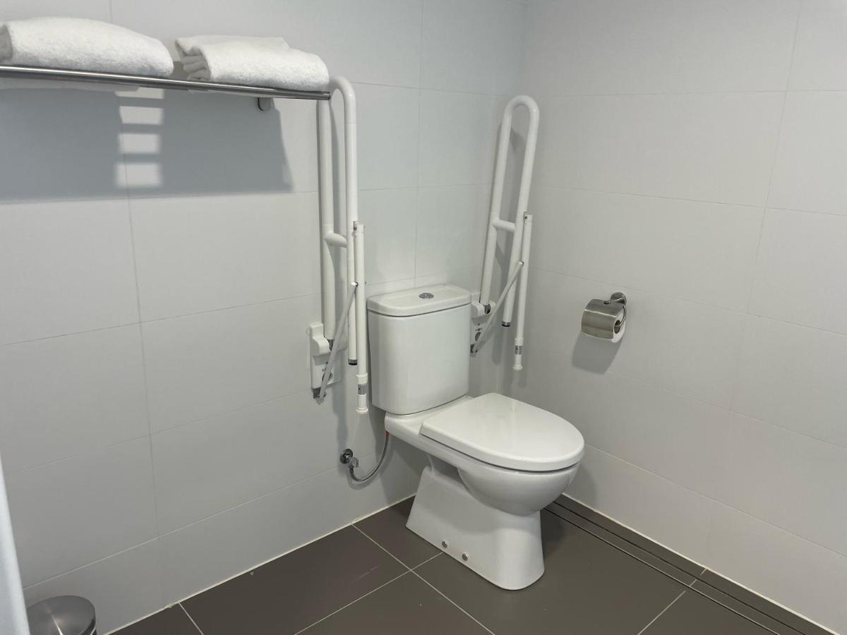 Hotel C31 Castelldefels Bagian luar foto