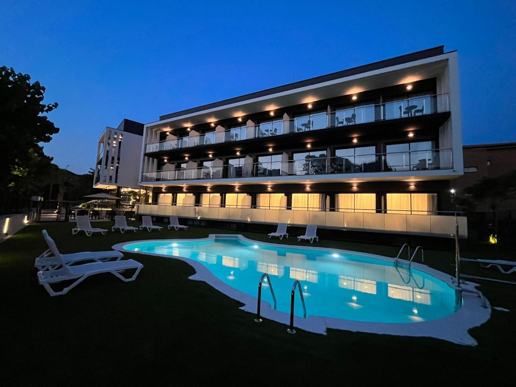 Hotel C31 Castelldefels Bagian luar foto
