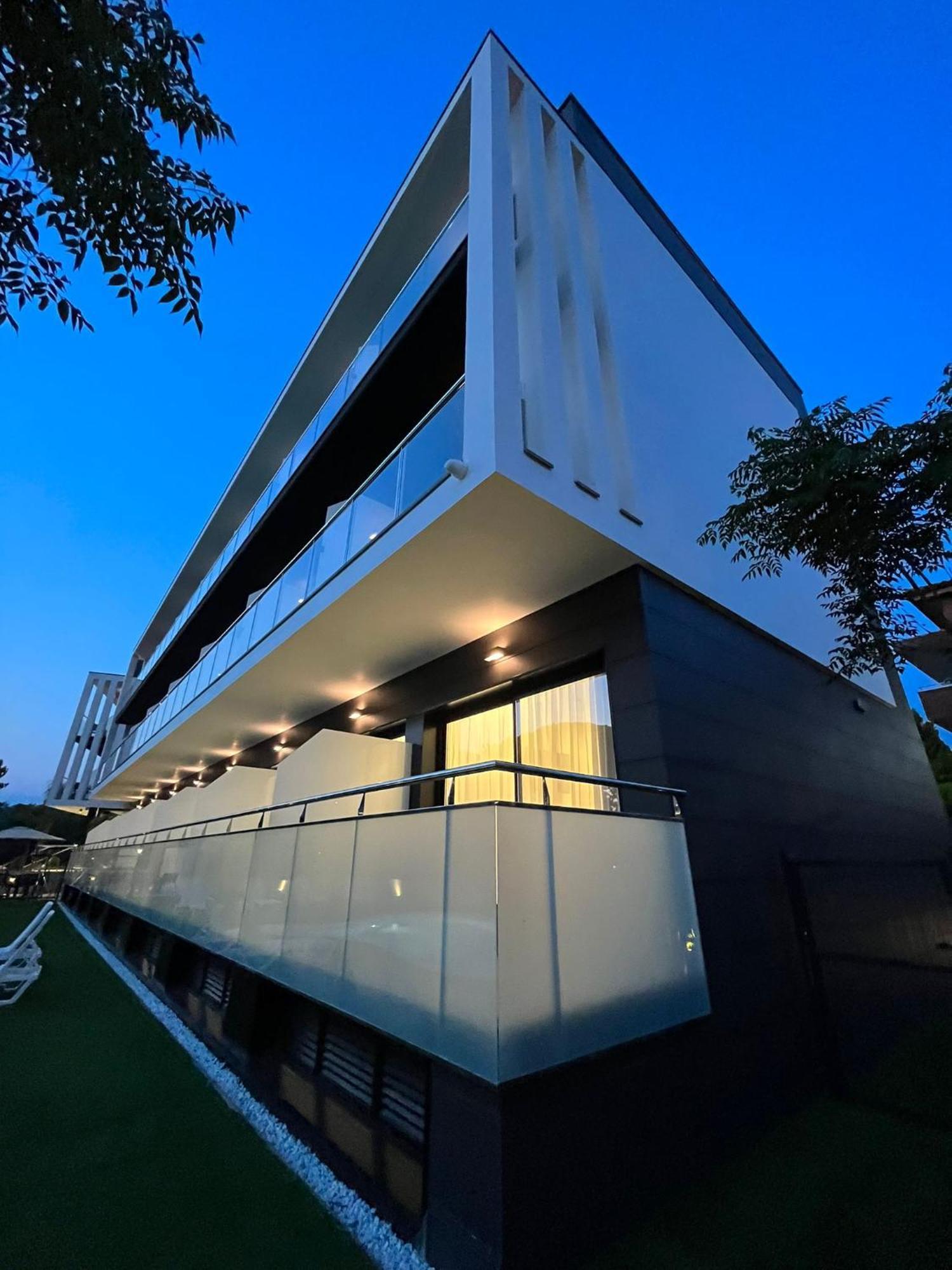 Hotel C31 Castelldefels Bagian luar foto