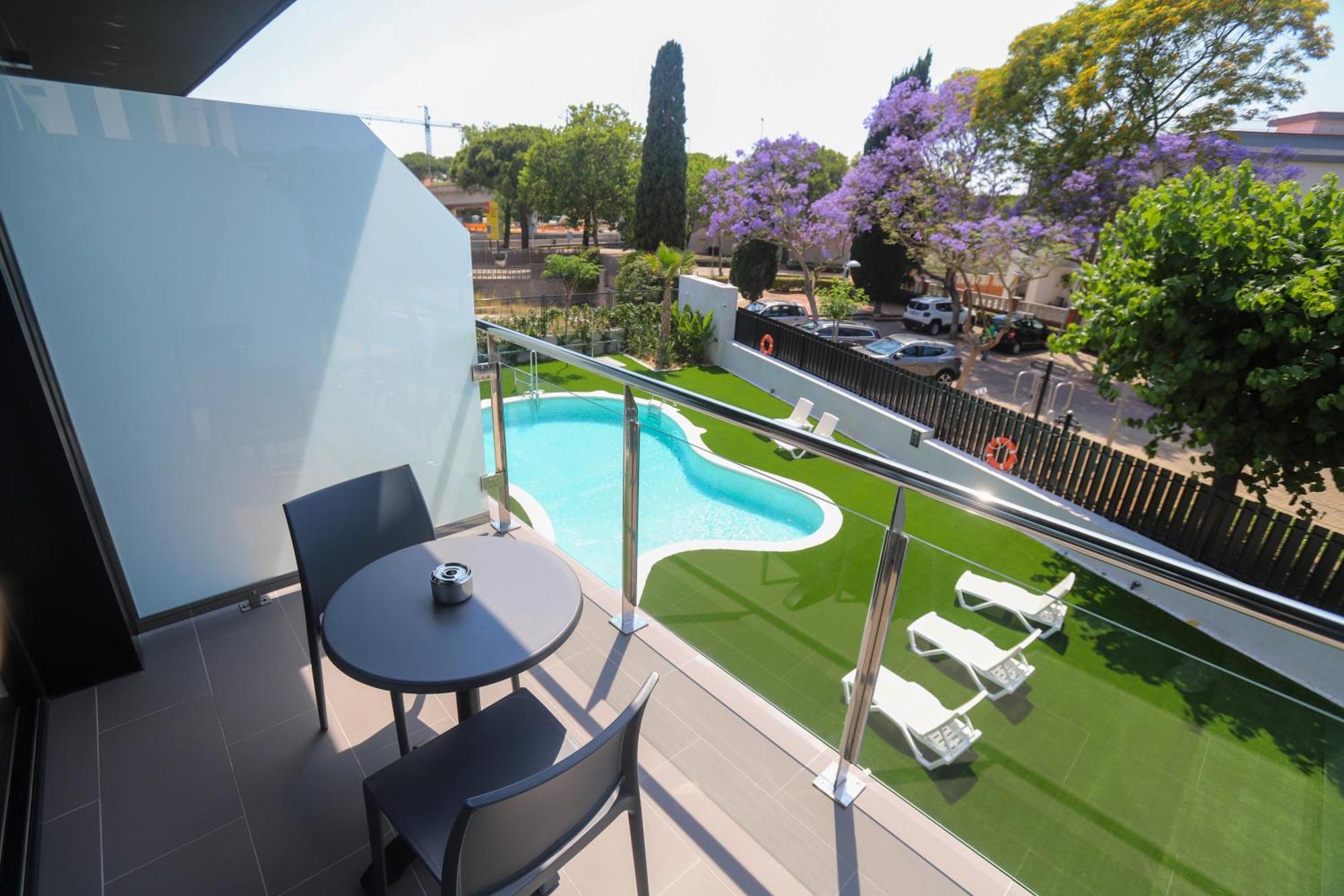 Hotel C31 Castelldefels Bagian luar foto