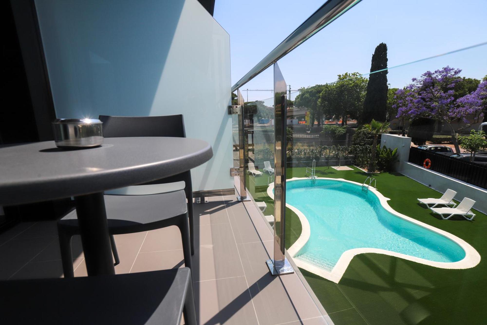 Hotel C31 Castelldefels Bagian luar foto