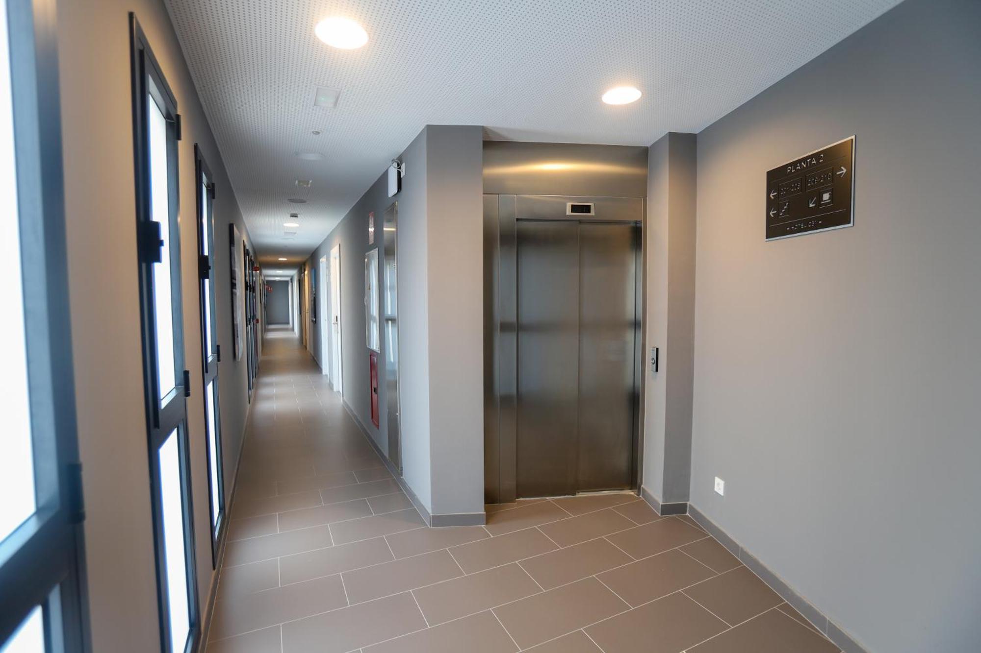 Hotel C31 Castelldefels Bagian luar foto