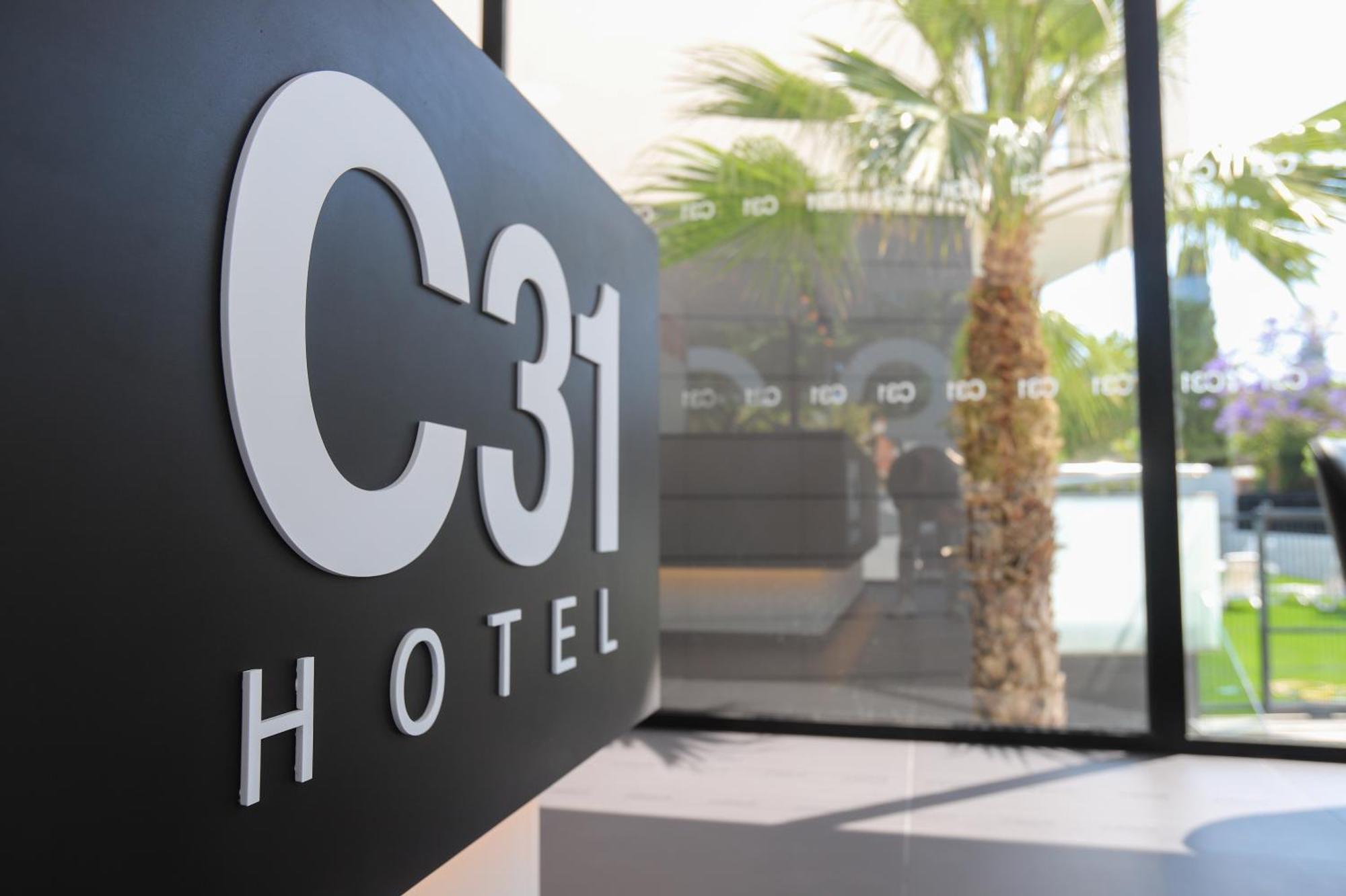 Hotel C31 Castelldefels Bagian luar foto