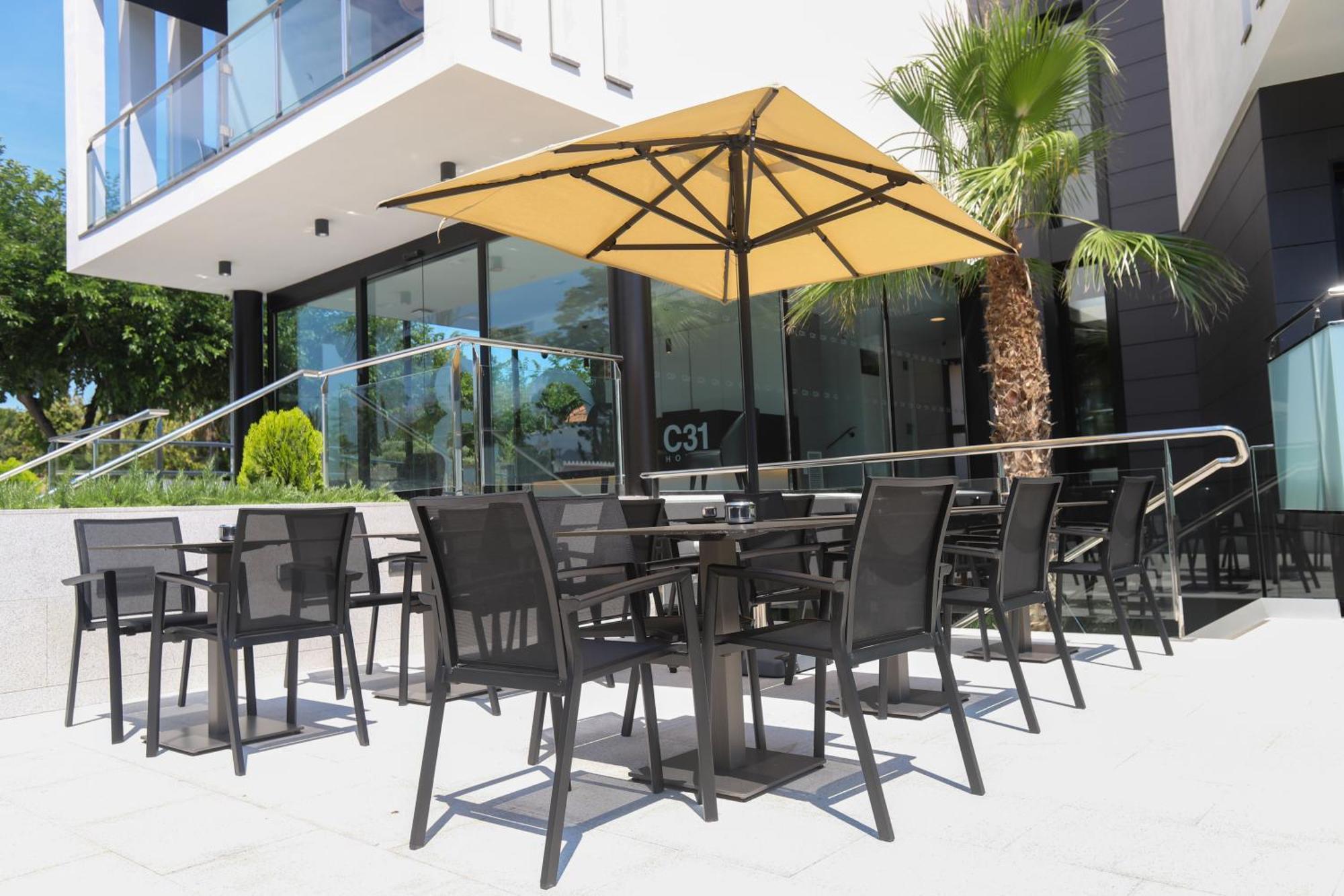 Hotel C31 Castelldefels Bagian luar foto