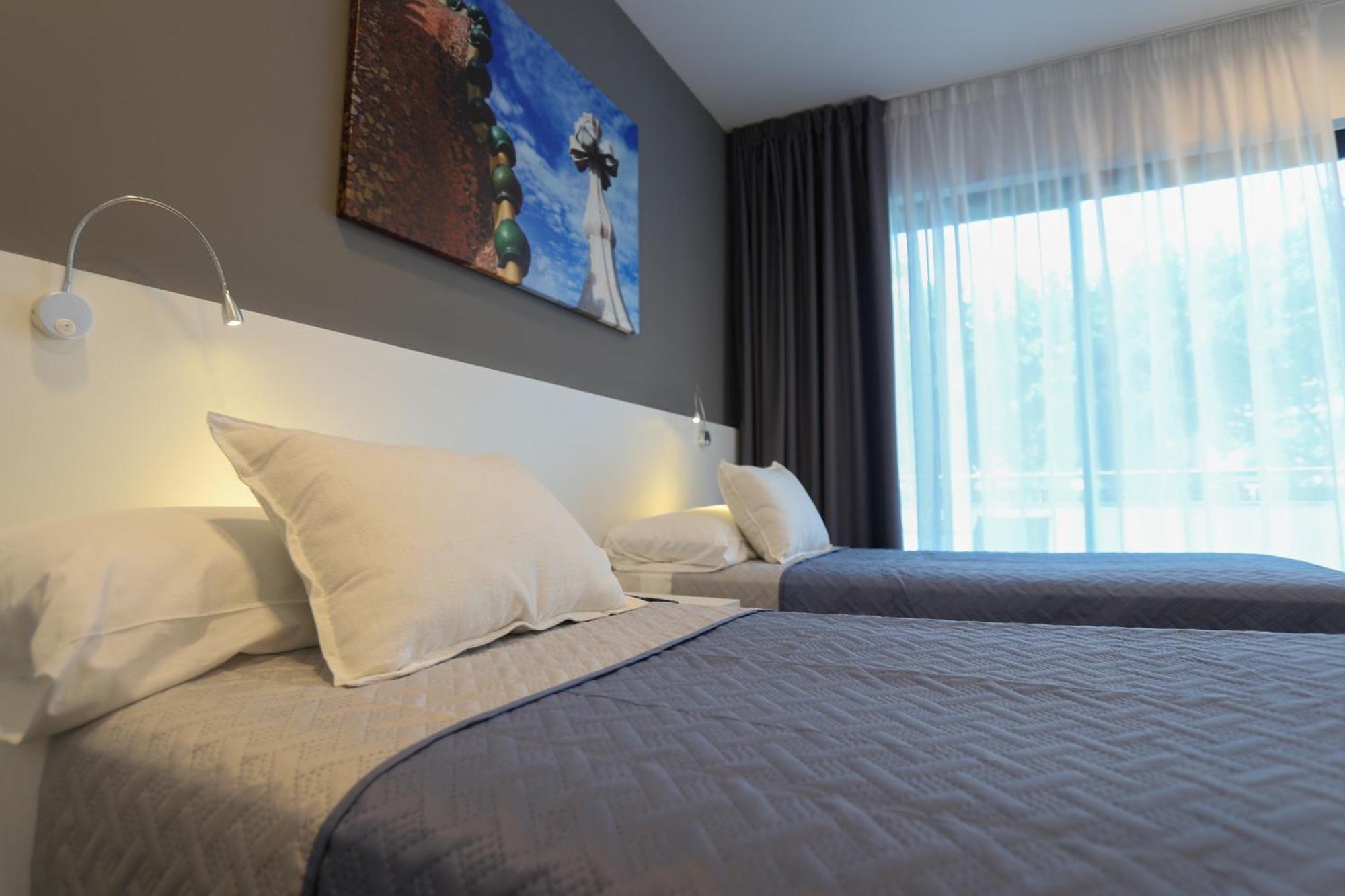 Hotel C31 Castelldefels Bagian luar foto