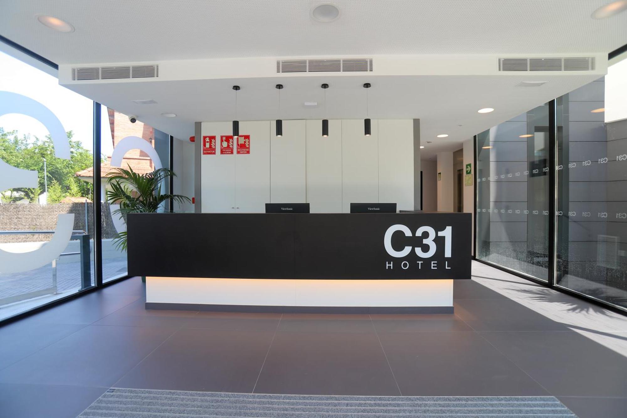 Hotel C31 Castelldefels Bagian luar foto